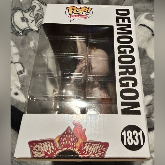 STRANGER THINGS FUNKO POP #1831 “DEMOGORGON” LARGE PIECE W/ BASE OF FIRE! - Picture 11 of 14